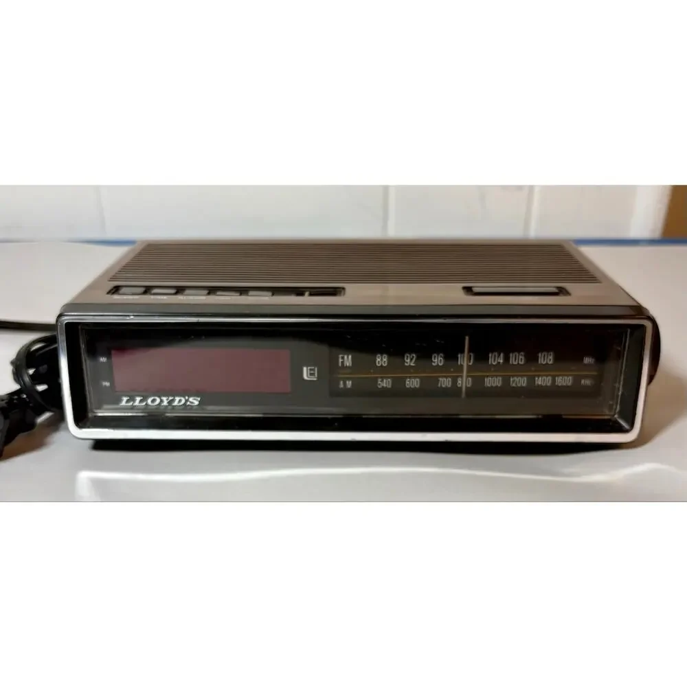 Vintage Lloyds Model J274A Clock Radio Simulated Wood Grain Plastic- clock only